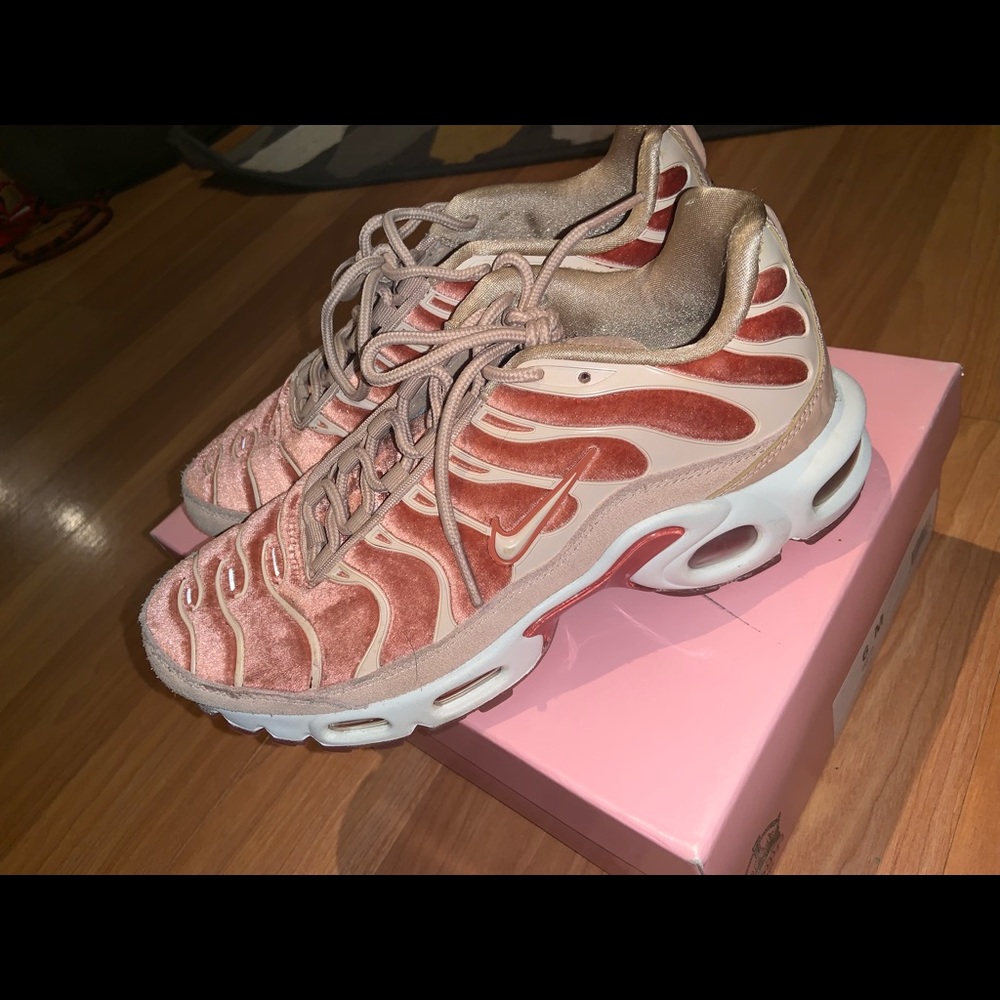 Nike air maxes